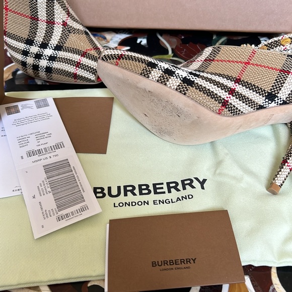 NWT Burberry booties size 37 - Picture 4 of 6